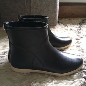 Alice + Whittles Minimalist Rain Boot